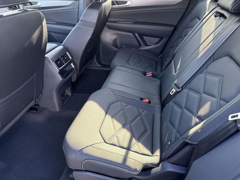 Used 2025 Volkswagen Atlas Cross Sport SE w/ Black Wheel Package AWD/4WD image 26