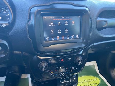 Used 2018 Jeep Renegade Altitude w/ Popular Equipment Group FWD image 18