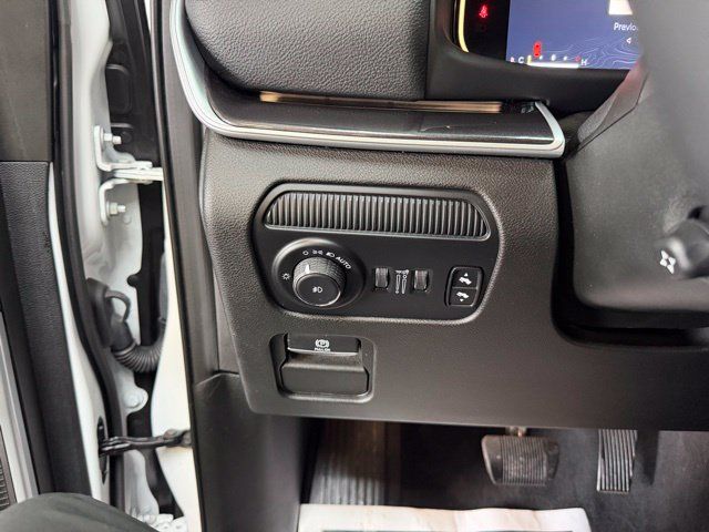 Used 2024 Jeep Wagoneer 4WD image 14