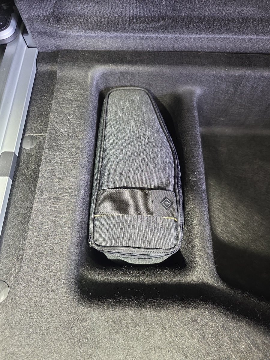 Used 2025 Rivian R1S Adventure Dual AWD/4WD image 34