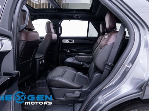 Used 2023 Ford Explorer Platinum w/ Technology Package image 41