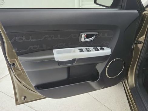 Used 2012 Kia Soul + w/ Audio Pkg image 13