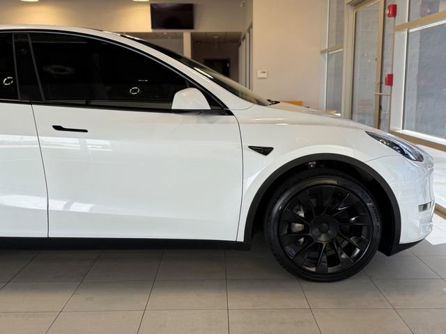Used 2024 Tesla Model Y Long Range AWD/4WD image 16