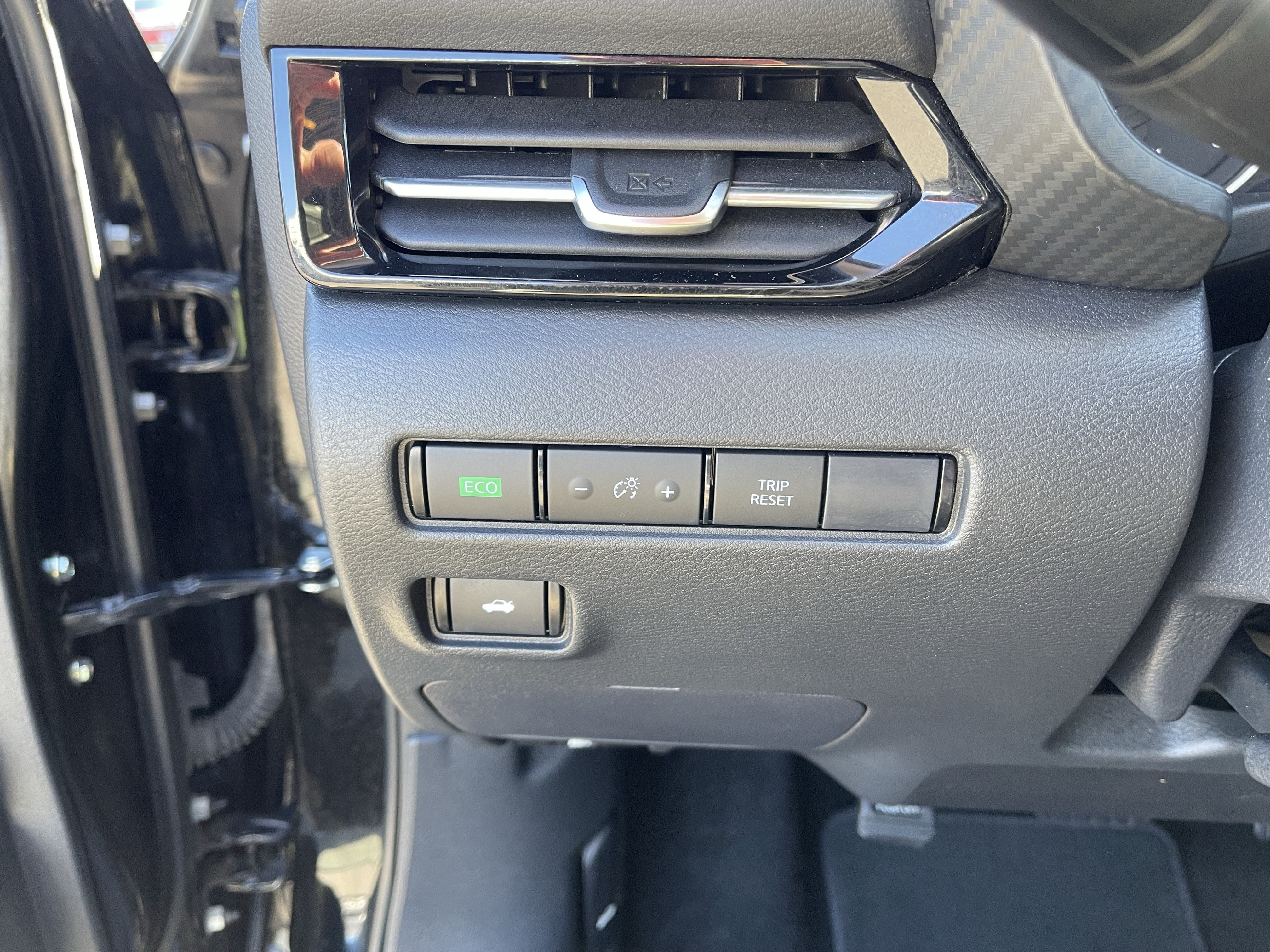 Used 2025 Nissan Sentra SR FWD image 25