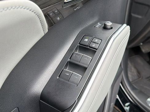 New 2026 Toyota Highlander Limited AWD/4WD image 15