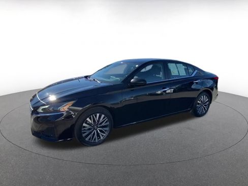 Used 2025 Nissan Altima 2.5 SV image 8