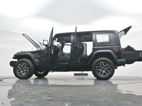 Used 2025 Jeep Wrangler Unlimited Sahara AWD/4WD image 46
