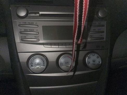 Used 2010 Toyota Camry LE image 18