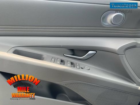 Used 2021 Hyundai Elantra SEL w/ Convenience Package FWD image 12