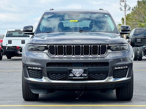 Used 2022 Jeep Grand Cherokee L Limited AWD/4WD image 2