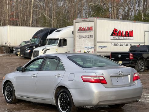Used 2009 Toyota Camry LE FWD image 4