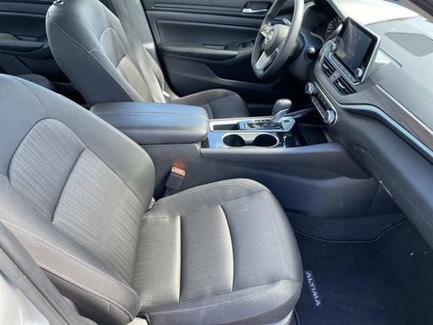 Used 2024 Nissan Altima 2.5 SV FWD image 23