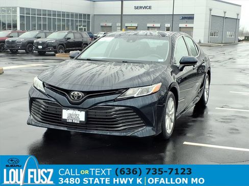 Used 2020 Toyota Camry LE image 2