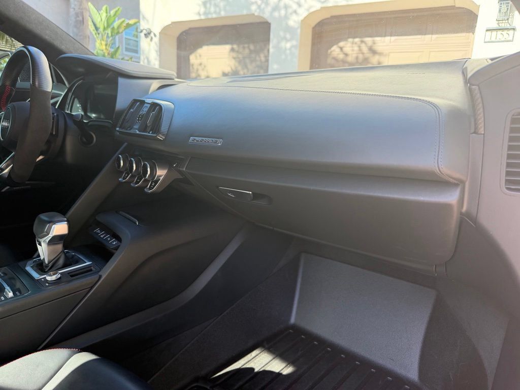 Used 2017 Audi R8 V10 w/ Carbon Exterior Package AWD/4WD image 31