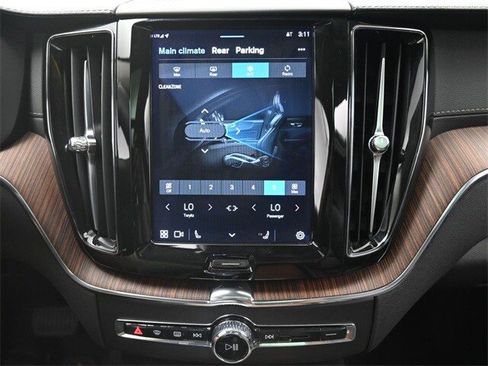 Certified 2023 Volvo XC60 B5 Ultimate image 12