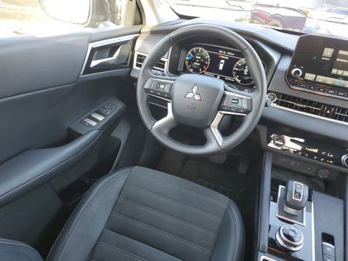 Used 2024 Mitsubishi Outlander SE Black Edition image 9