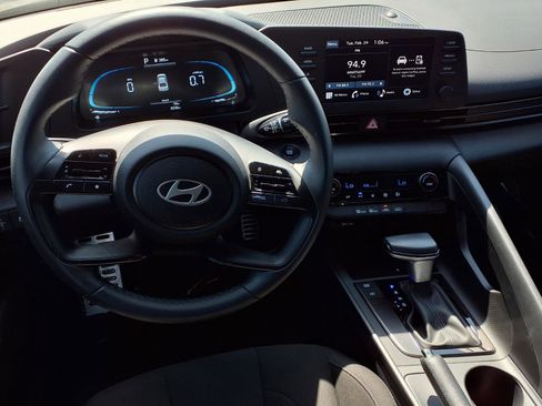 Certified 2025 Hyundai Elantra Sport image 13