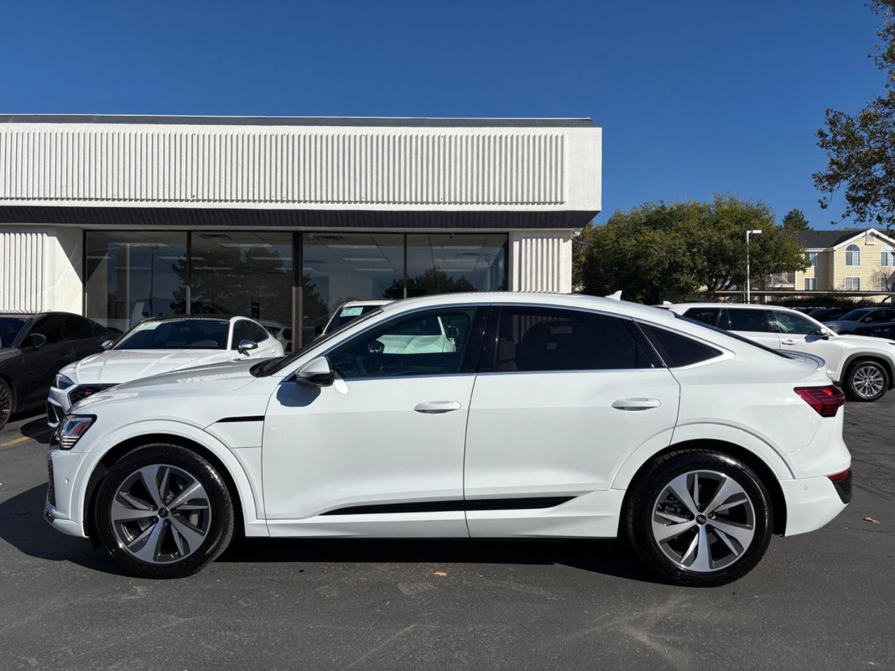 Used 2024 Audi Q8 e-tron Premium Plus AWD/4WD image 15