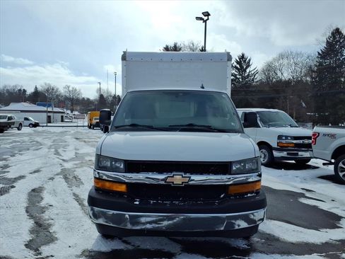 Used 2019 Chevrolet Express 3500 w/ Power Convenience Package image 2