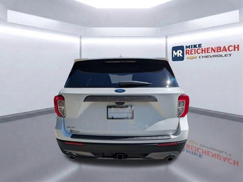 Used 2024 Ford Explorer XLT w/ Equipment Group 202A RWD image 5