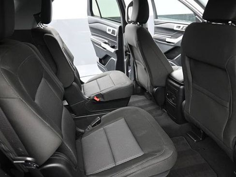 Certified 2024 Ford Explorer XLT RWD image 19