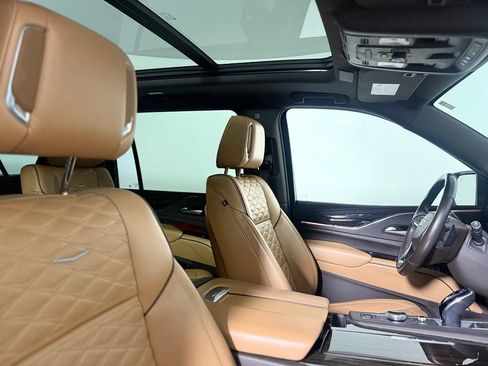 Used 2021 Cadillac Escalade ESV Premium Luxury AWD/4WD image 27