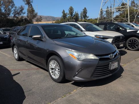 Used 2016 Toyota Camry LE FWD image 1