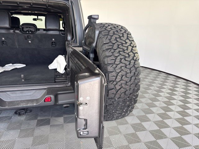 Used 2021 Jeep Wrangler Unlimited Rubicon w/ Cold Weather Group AWD/4WD image 24
