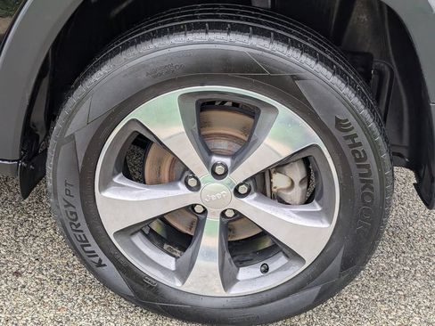 Used 2019 Jeep Cherokee Limited AWD/4WD image 26