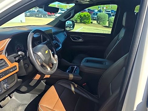 Used 2021 Chevrolet Suburban High Country RWD image 18