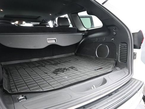 Used 2019 Jeep Grand Cherokee Altitude image 17