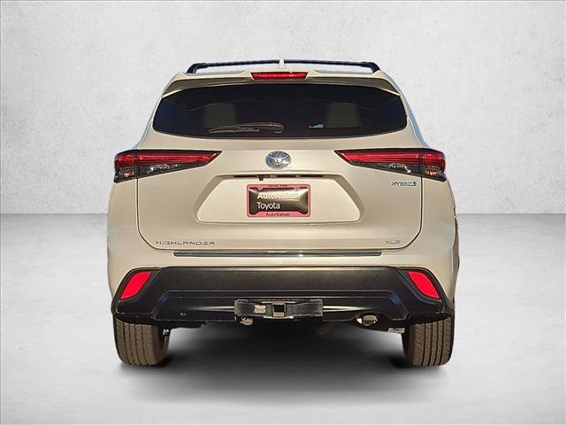Used 2023 Toyota Highlander Bronze Edition FWD image 8