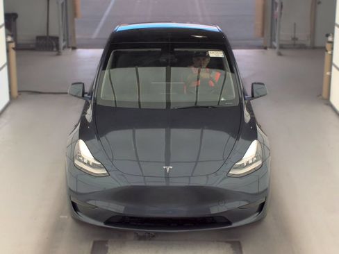 Used 2023 Tesla Model Y Long Range AWD/4WD image 6