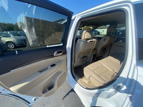 Used 2014 Jeep Grand Cherokee Overland w/ Advanced Technology Group image 15