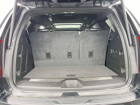 Used 2021 GMC Yukon Denali w/ Denali Premium Package image 10