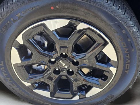 Certified 2025 Kia Sorento S w/ Panoramic Sunroof Package image 35