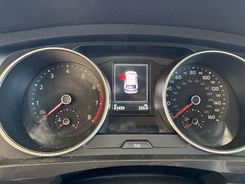 Used 2018 Volkswagen Tiguan SEL FWD image 19