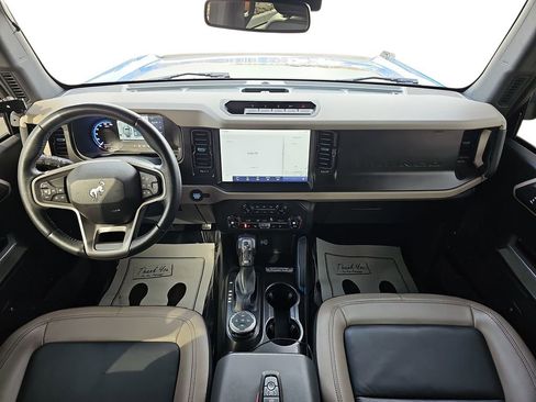 Used 2023 Ford Bronco Wildtrak image 11