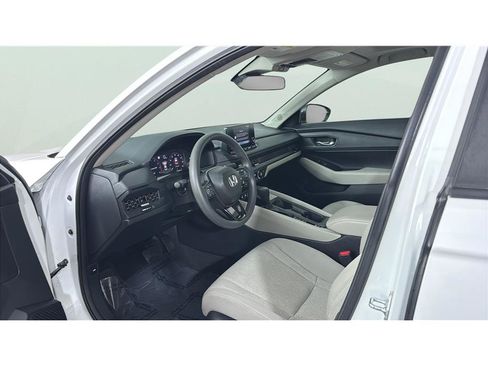 Used 2025 Honda Accord SE image 9