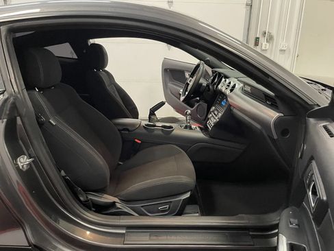 Used 2018 Ford Mustang GT w/ Black Accent Pkg RWD image 37