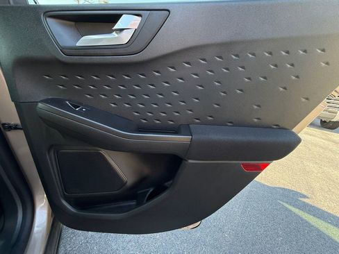 Used 2020 Ford Escape SE image 22