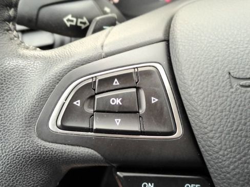 Used 2017 Ford Escape SE w/ SE Sport Appearance Package image 32