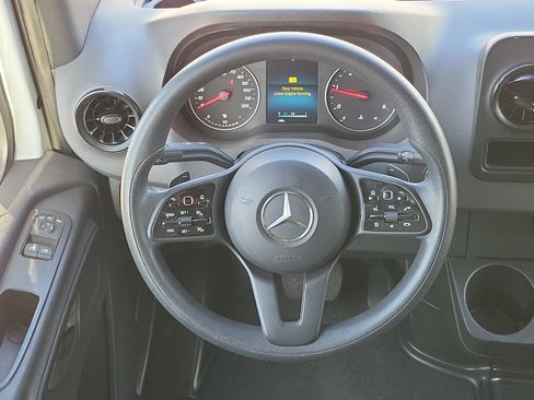 Used 2022 Mercedes-Benz Sprinter 2500 image 15