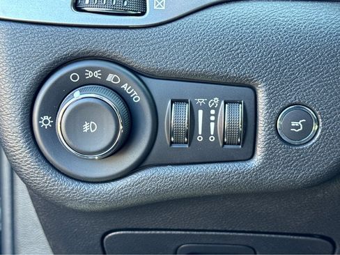 Used 2020 Jeep Cherokee Limited image 15