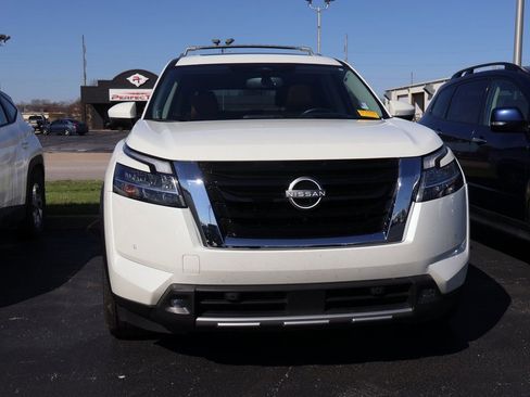 Used 2022 Nissan Pathfinder Platinum w/ Lighting Package (N93) image 5