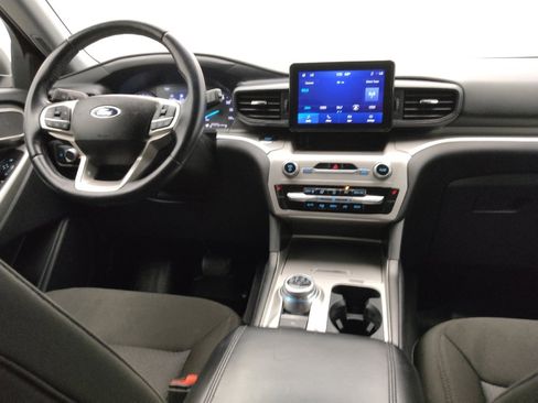 Used 2022 Ford Explorer XLT image 22