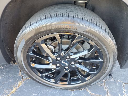 Used 2023 GMC Terrain SLE w/ Driver Convenience Package image 6