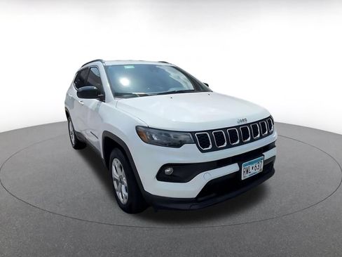 Used 2025 Jeep Compass Latitude AWD/4WD image 3