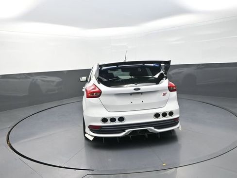 Used 2018 Ford Focus ST image 61