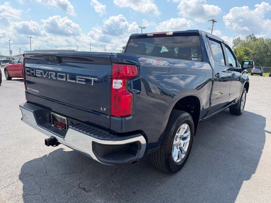 Used 2023 Chevrolet Silverado 1500 LT AWD/4WD image 30